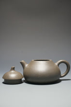 Load image into Gallery viewer, Reduction Fired Huangjin Duan Melon Yixing Teapot 黄金段还原烧匏瓜 140ml
