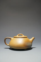 Load image into Gallery viewer, Wood Fired Benshan Lüni Shipiao Yixing Teapot 本山绿泥柴烧石瓢 150ml
