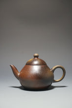 Load image into Gallery viewer, Wood Fired Dicaoqing Pear Yixing Teapot No.3 柴烧底槽清梨形 160ml
