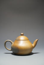 Load image into Gallery viewer, Wood Fired Benshan Lüni Pear Yixing Teapot 本山绿泥柴烧梨形 150ml
