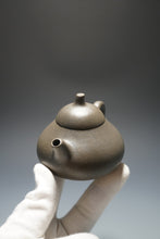 Load image into Gallery viewer, Reduction Fired Huangjin Duan Melon Yixing Teapot 黄金段还原烧匏瓜 140ml
