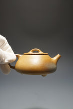 Load image into Gallery viewer, Wood Fired Benshan Lüni Shipiao Yixing Teapot 本山绿泥柴烧石瓢 150ml
