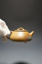 Load image into Gallery viewer, Wood Fired Benshan Lüni Shipiao Yixing Teapot 本山绿泥柴烧石瓢 150ml
