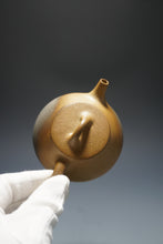 Load image into Gallery viewer, Wood Fired Benshan Lüni Shipiao Yixing Teapot 本山绿泥柴烧石瓢 150ml
