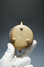 Load image into Gallery viewer, Wood Fired Benshan Lüni Shipiao Yixing Teapot 本山绿泥柴烧石瓢 150ml
