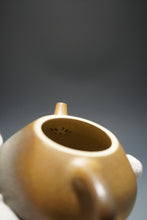 Load image into Gallery viewer, Wood Fired Benshan Lüni Shipiao Yixing Teapot 本山绿泥柴烧石瓢 150ml
