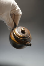 Load image into Gallery viewer, Wood Fired Dicaoqing Dezhong Yixing Teapot 底槽清柴烧德钟 130ml
