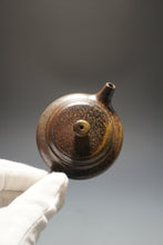 Load image into Gallery viewer, Wood Fired Dicaoqing Dezhong Yixing Teapot 底槽清柴烧德钟 130ml

