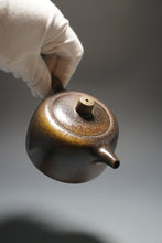 Load image into Gallery viewer, Wood Fired Dicaoqing Jinglan Yixing Teapot No.1 底槽清柴烧井栏 230ml

