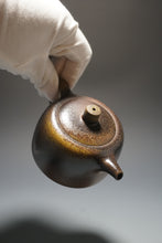 Load image into Gallery viewer, Wood Fired Dicaoqing Jinglan Yixing Teapot No.1 底槽清柴烧井栏 230ml
