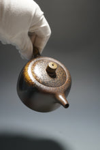 Load image into Gallery viewer, Wood Fired Dicaoqing Jinglan Yixing Teapot No.3 底槽清柴烧井栏 230ml
