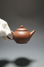 Load image into Gallery viewer, Lao Zini from Huanglong Shan No. 5 Mine Shuiping Yixing Teapot 老紫泥水平 130ml

