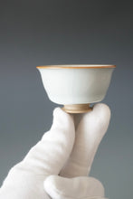 Load image into Gallery viewer, 60ml Shan Kilns Dripping Moon White Ruyao Teacup no.1 善窑汝窑月白流釉杯

