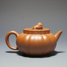 Load image into Gallery viewer, Fully Handmade Jiangponi Jingwen Lion Head Yixing Teapot by Feng Tao 全手工冯涛降坡泥筋纹小绣狮 145ml
