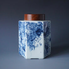 Load image into Gallery viewer, Jingdezhen Porcelain Tea Caddy with Qinghua Painting by Ban Shu Ren 般书人青花茶叶罐
