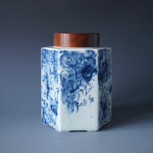 Load image into Gallery viewer, Jingdezhen Porcelain Tea Caddy with Qinghua Painting by Ban Shu Ren 般书人青花茶叶罐

