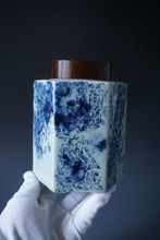 Load image into Gallery viewer, Jingdezhen Porcelain Tea Caddy with Qinghua Painting by Ban Shu Ren 般书人青花茶叶罐
