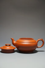 Load image into Gallery viewer, Fully Handmade Zhuni Shangxinqiao Yixing Teapot by Huang Qiuhui 全手工黄秋慧极品朱泥上新桥 155ml
