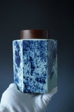 Load image into Gallery viewer, Jingdezhen Porcelain Tea Caddy with Qinghua Painting by Ban Shu Ren 般书人青花茶叶罐
