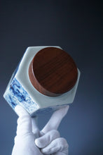 Load image into Gallery viewer, Jingdezhen Porcelain Tea Caddy with Qinghua Painting by Ban Shu Ren 般书人青花茶叶罐
