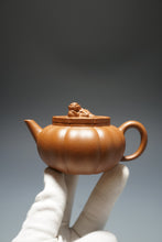 Load image into Gallery viewer, Fully Handmade Jiangponi Jingwen Lion Head Yixing Teapot by Feng Tao 全手工冯涛降坡泥筋纹小绣狮 145ml
