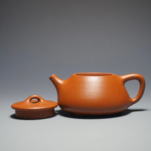 Load image into Gallery viewer, Zhaozhuang Zhuni Shipiao Yixing Teapot 赵庄朱泥平盖石瓢 100ml
