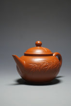 Load image into Gallery viewer, Fully Handmade Zhuni Shuiping Teapot with carvings of bamboo by Fan Yayun 全手工范亚云朱泥刻竹水平 145ml
