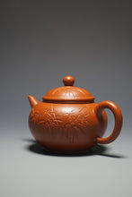 Load image into Gallery viewer, Fully Handmade Zhuni Shuiping Teapot with carvings of bamboo by Fan Yayun 全手工范亚云朱泥刻竹水平 145ml
