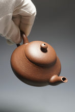 Load image into Gallery viewer, 5 Colour Clay Pear with Curved Base Yixing Teapot 五色土紫砂梨形壶 140ml
