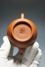 Load image into Gallery viewer, Zhuni Gaopiao Yixing Teapot 朱泥高瓢 170ml
