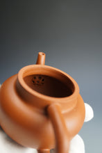 Load image into Gallery viewer, Zhuni Gaopiao Yixing Teapot 朱泥高瓢 170ml
