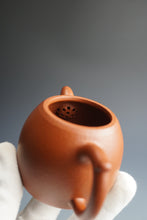 Load image into Gallery viewer, Fully Handmade Zhuni Qinquan Yixing Teapot by Pan Qiyuan 全手工潘器园极品朱泥秦权 160ml
