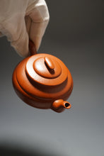 Load image into Gallery viewer, Fully Handmade Zhuni Shangxinqiao Yixing Teapot by Huang Qiuhui 全手工黄秋慧极品朱泥上新桥 155ml
