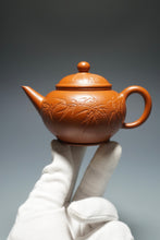 Load image into Gallery viewer, Fully Handmade Zhuni Shuiping Teapot with carvings of bamboo by Fan Yayun 全手工范亚云朱泥刻竹水平 145ml
