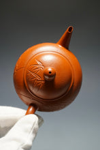 Load image into Gallery viewer, Fully Handmade Zhuni Shuiping Teapot with carvings of bamboo by Fan Yayun 全手工范亚云朱泥刻竹水平 145ml
