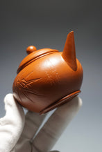 Load image into Gallery viewer, Fully Handmade Zhuni Shuiping Teapot with carvings of bamboo by Fan Yayun 全手工范亚云朱泥刻竹水平 145ml
