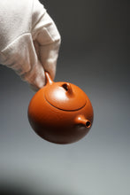 Load image into Gallery viewer, Fully Handmade Zhuni Mantou Teapot by Yu Bo 全手工余波朱泥馒头 110ml
