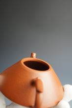 Load image into Gallery viewer, Fully Handmade Zhuni Soaring Dragon Yixing Teapot by Pan Qiyuan 全手工潘器园极品朱泥龙行天下 140ml
