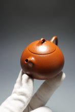 Load image into Gallery viewer, Fully Handmade Zhuni Mantou Teapot by Yu Bo 全手工余波朱泥馒头 110ml

