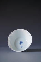 Load image into Gallery viewer, 110ml Qinghua Dreaming Birds Porcelain Teacup by KuangShi 青花匡石花香入梦杯
