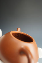 Load image into Gallery viewer, Fully Handmade Hongpilong Pinggai Shipiao Yixing Teapot by Hu Manshan 胡漫山红皮龙平盖石瓢 170ml
