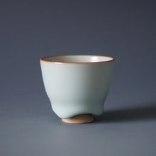 Load image into Gallery viewer, 65ml Shan Kilns Dripping Azure Ruyao Tall Teacup 善窑汝窑天青流釉杯
