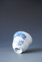 Load image into Gallery viewer, 90ml Qinghua Moonlight Porcelain Teacup by KuangShi 青花匡石月淡风和杯
