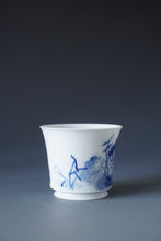 Load image into Gallery viewer, 90ml Qinghua Fragrance Porcelain Teacup by KuangShi 青花匡石香远益清杯
