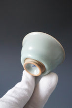 Load image into Gallery viewer, 60ml Shan Kilns Dripping Azure Ruyao Teacup 善窑汝窑天青流釉杯
