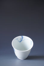 Load image into Gallery viewer, 85ml Qinghua Gourd Porcelain Teacup by KuangShi 青花匡石葫芦多福杯

