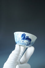 Load image into Gallery viewer, 110ml Qinghua Dreaming Birds Porcelain Teacup by KuangShi 青花匡石花香入梦杯
