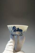 Load image into Gallery viewer, 110ml Qinghua Dreaming Birds Porcelain Teacup by KuangShi 青花匡石花香入梦杯
