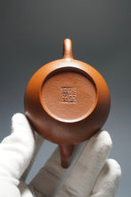 Load image into Gallery viewer, Zhuni Pear Yixing Teapot 朱泥梨形壶 115ml
