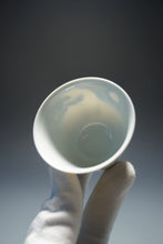Load image into Gallery viewer, 90ml Qinghua Moonlight Porcelain Teacup by KuangShi 青花匡石月淡风和杯
